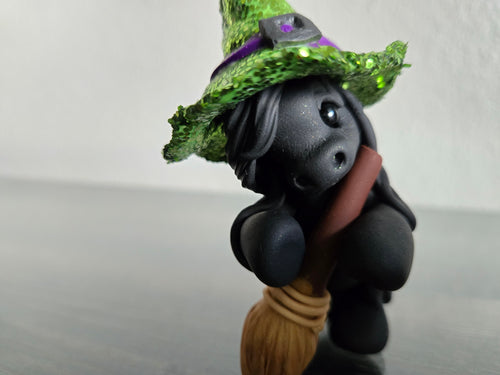 Salem 2.0 Pony "Theodora"